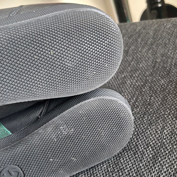 Gucci Black High-Top Sneakers with Red and Green Stripes - Picture 9 of 13